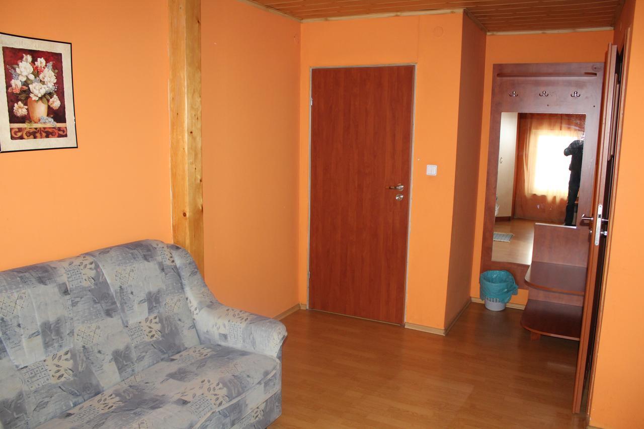 Zagroda Agroturystyczna Wiecha Mieroszow Exterior foto